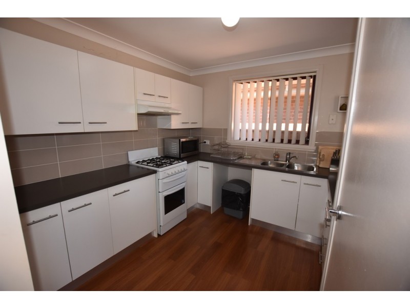 1/8 Rosedale Place, Orange NSW 2800