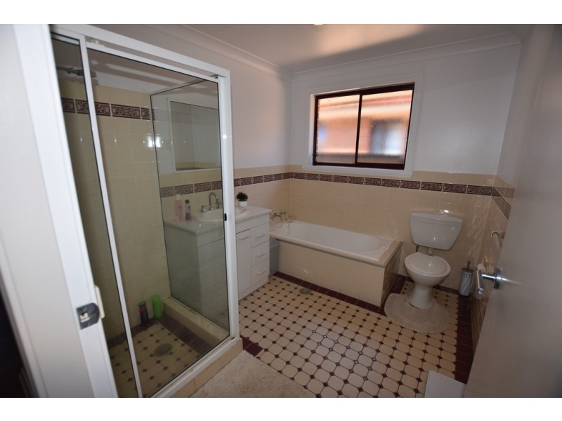 1/8 Rosedale Place, Orange NSW 2800