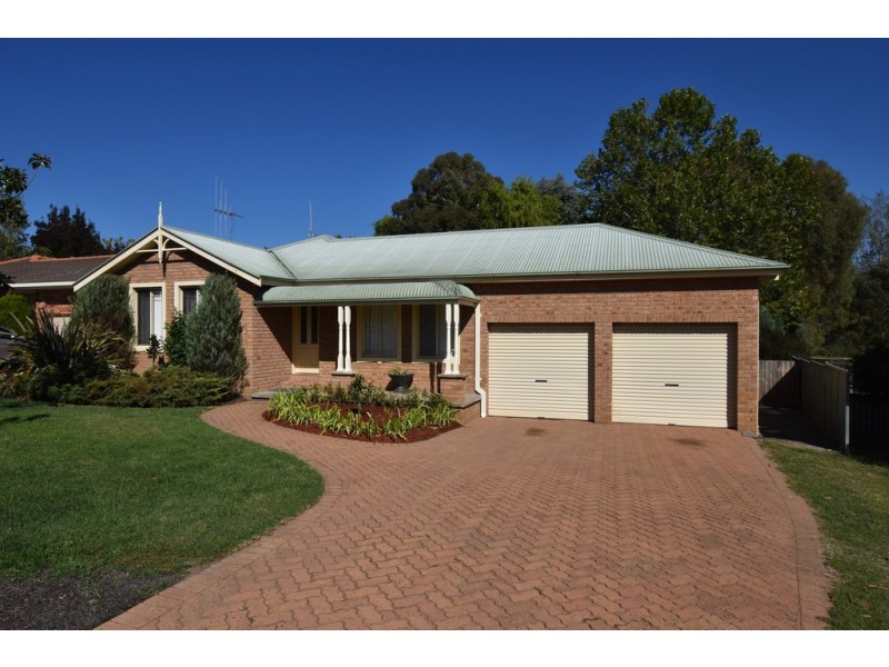 74 Turner Crescent, Orange NSW 2800