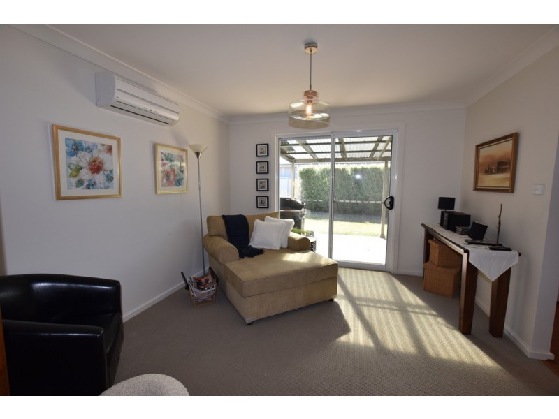 10 Burrows Court, Orange NSW 2800