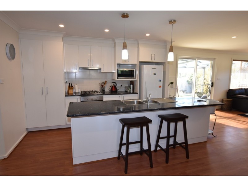 10 Burrows Court, Orange NSW 2800