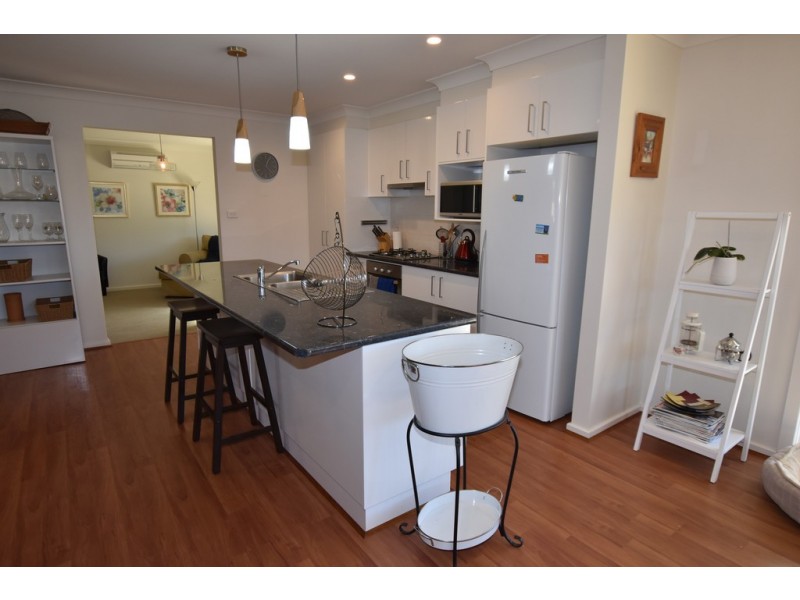 10 Burrows Court, Orange NSW 2800