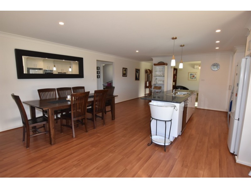 10 Burrows Court, Orange NSW 2800