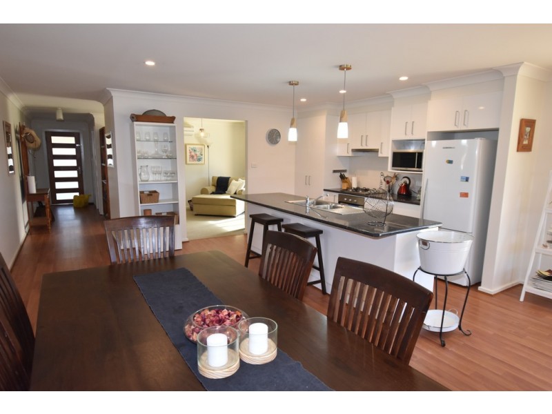 10 Burrows Court, Orange NSW 2800