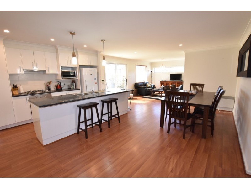 10 Burrows Court, Orange NSW 2800