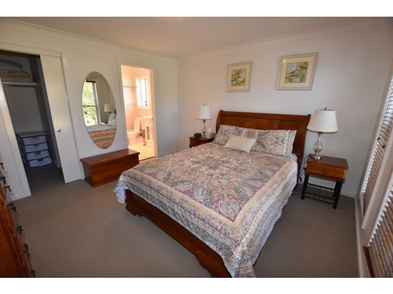 10 Burrows Court, Orange NSW 2800