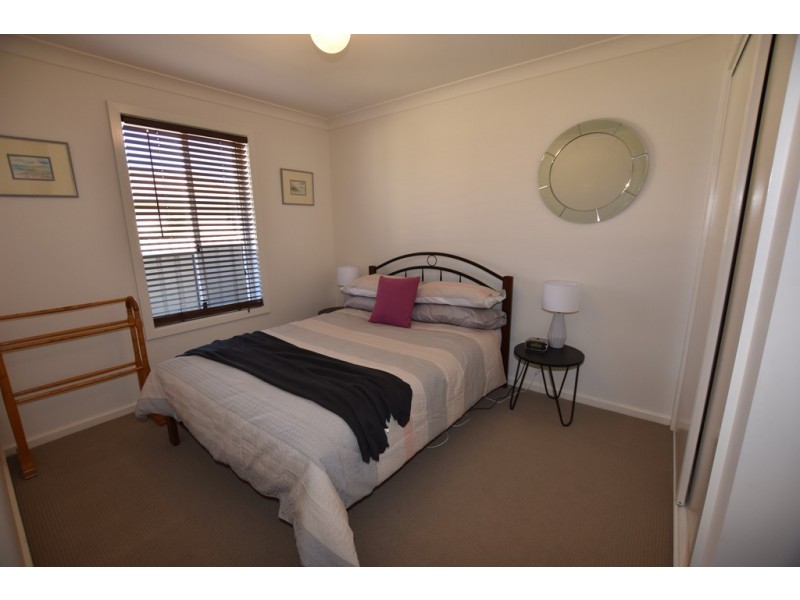 10 Burrows Court, Orange NSW 2800