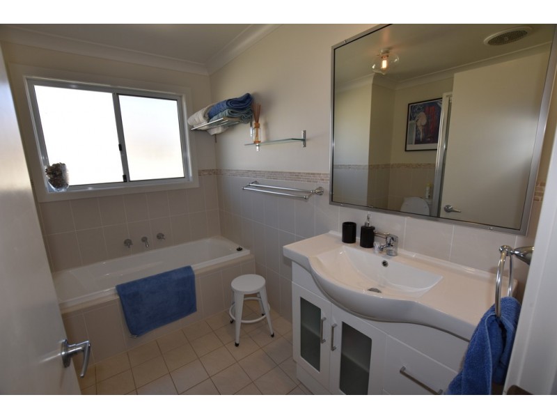 10 Burrows Court, Orange NSW 2800