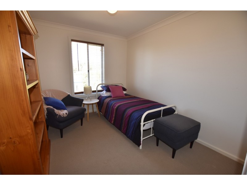 10 Burrows Court, Orange NSW 2800