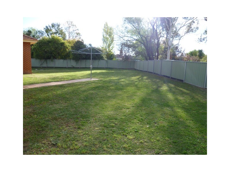 6 Alan Ridley Place, Orange NSW 2800