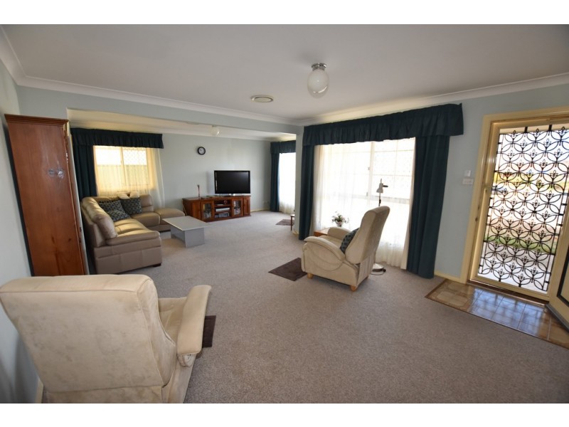 18 Coombes Place, Orange NSW 2800