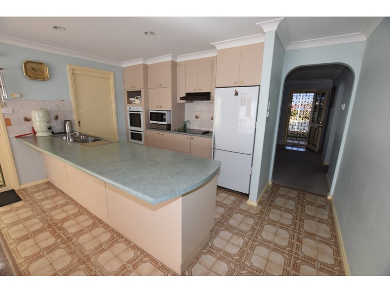 18 Coombes Place, Orange NSW 2800