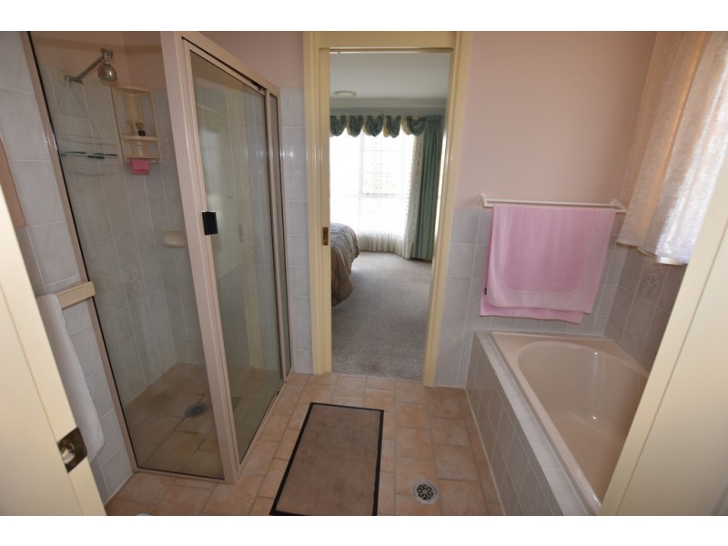 18 Coombes Place, Orange NSW 2800