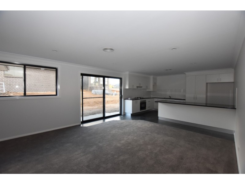 13 Stevenson Way, Orange NSW 2800