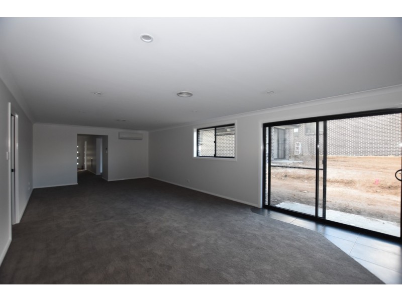 13 Stevenson Way, Orange NSW 2800