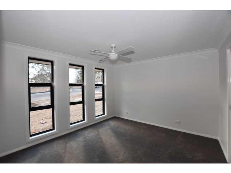 13 Stevenson Way, Orange NSW 2800