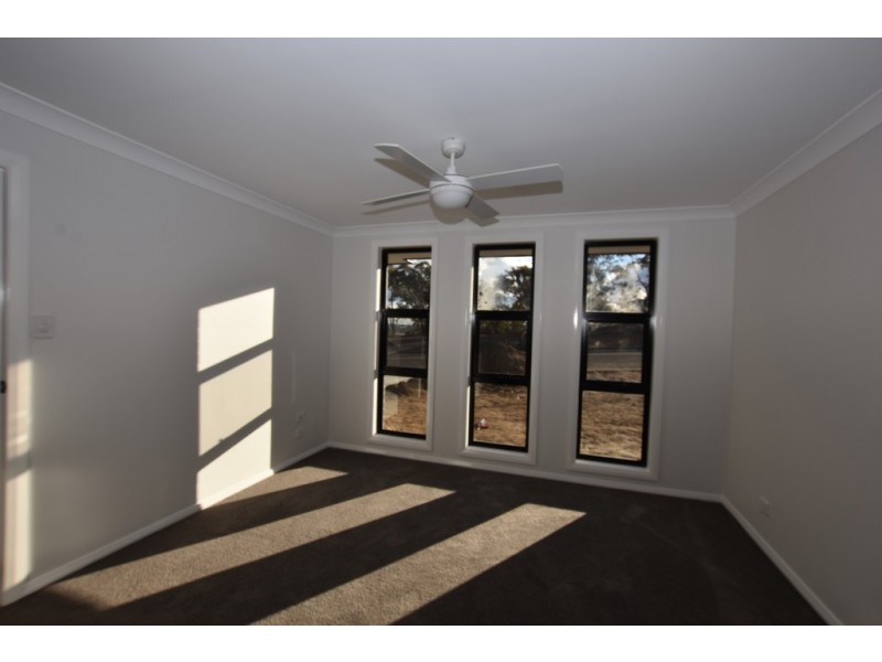 13 Stevenson Way, Orange NSW 2800