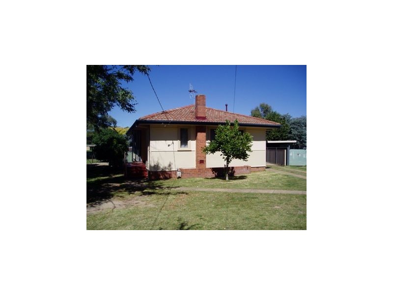8 Lawson Crescent, Orange NSW 2800