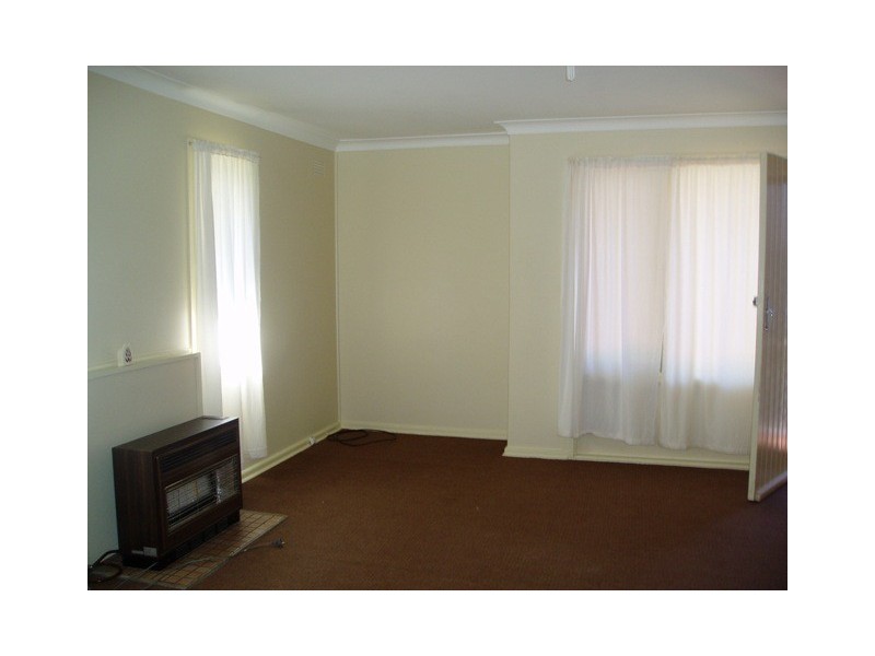 8 Lawson Crescent, Orange NSW 2800
