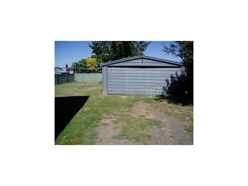 8 Lawson Crescent, Orange NSW 2800