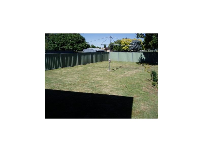 8 Lawson Crescent, Orange NSW 2800