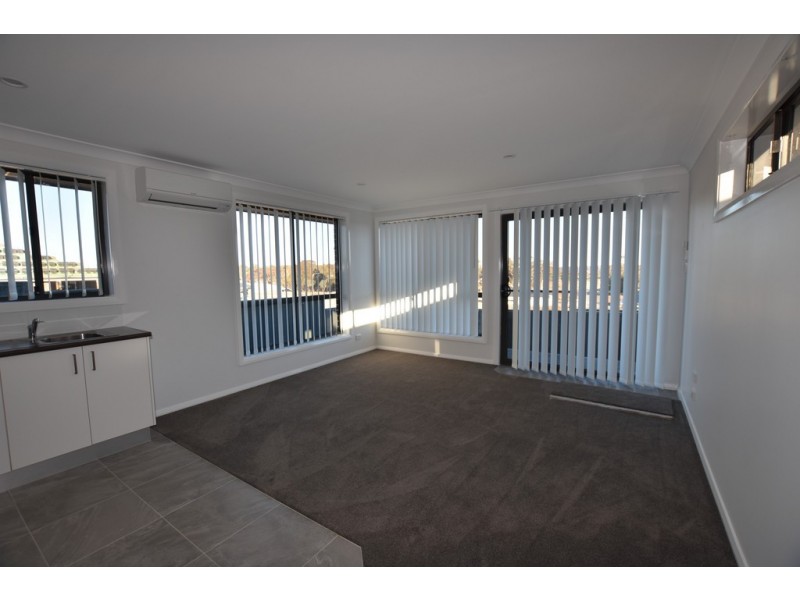 11a Stevenson Way, Orange NSW 2800