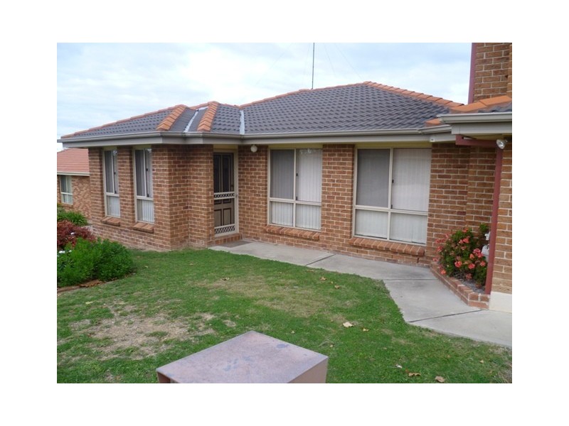 2A and 2B Agland Cresecent, Orange NSW 2800