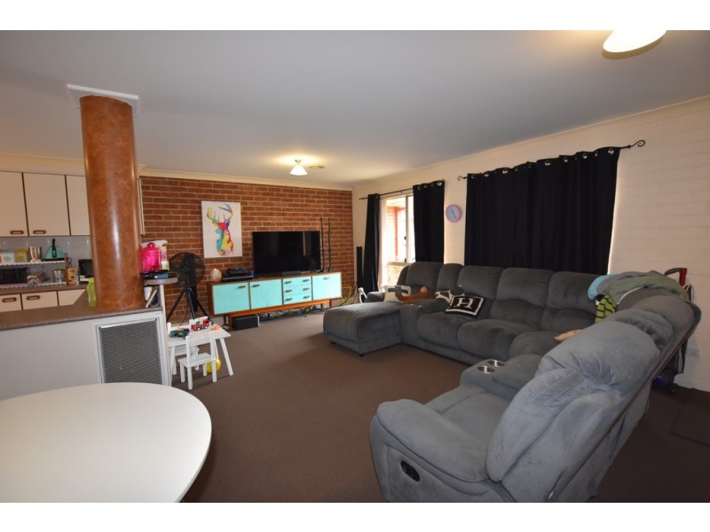 2A and 2B Agland Cresecent, Orange NSW 2800