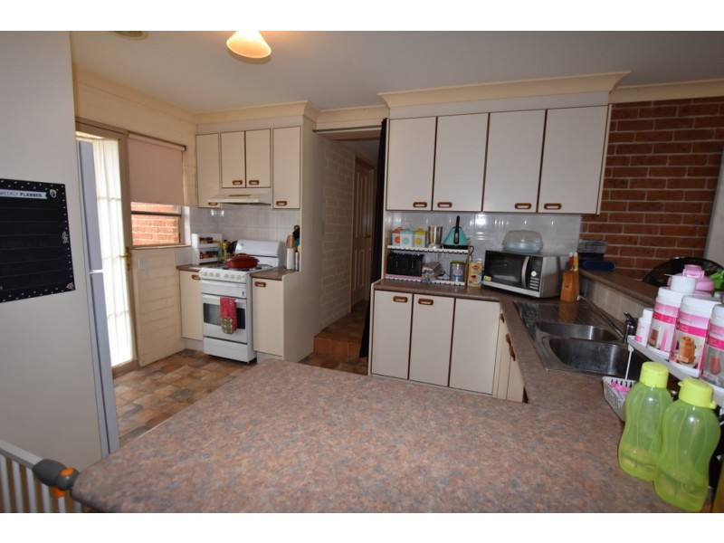 2A and 2B Agland Cresecent, Orange NSW 2800