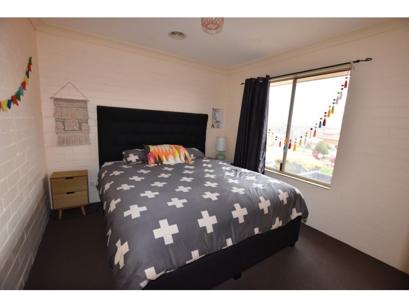 2A and 2B Agland Cresecent, Orange NSW 2800