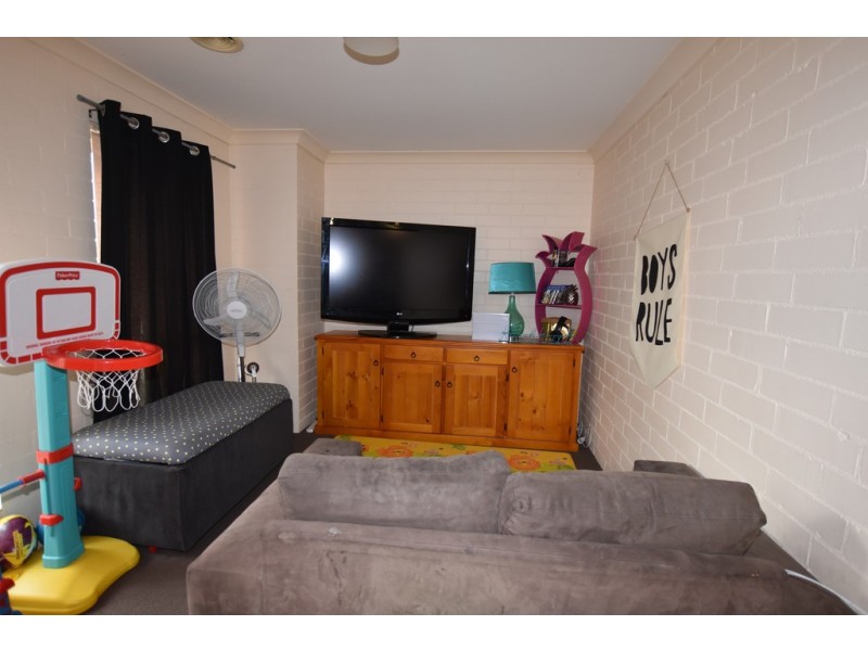 2A and 2B Agland Cresecent, Orange NSW 2800