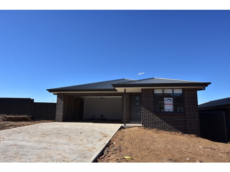 11 Stevenson Way, Orange NSW 2800