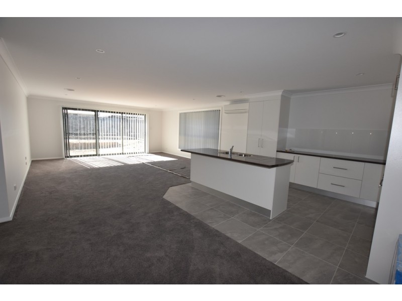 11 Stevenson Way, Orange NSW 2800