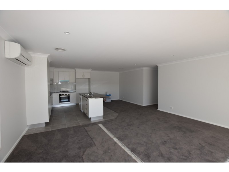 11 Stevenson Way, Orange NSW 2800