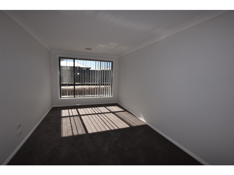 11 Stevenson Way, Orange NSW 2800