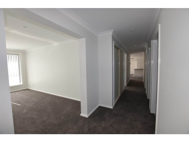 11 Stevenson Way, Orange NSW 2800