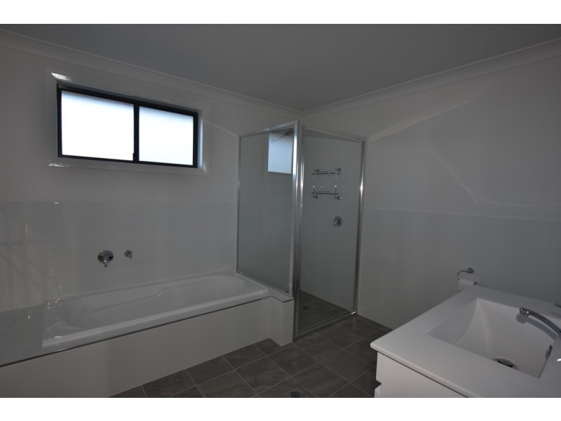 11 Stevenson Way, Orange NSW 2800