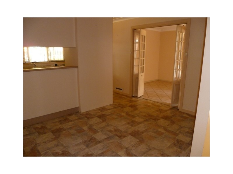 8 Matthews Avenue, Orange NSW 2800