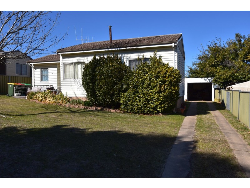 42 Churchill Avenue, Orange NSW 2800