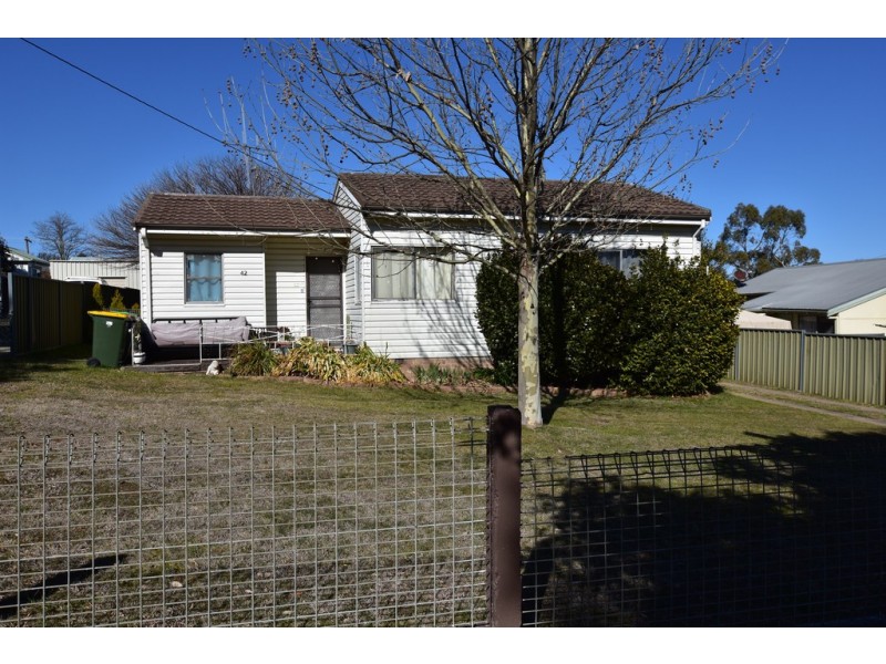 42 Churchill Avenue, Orange NSW 2800