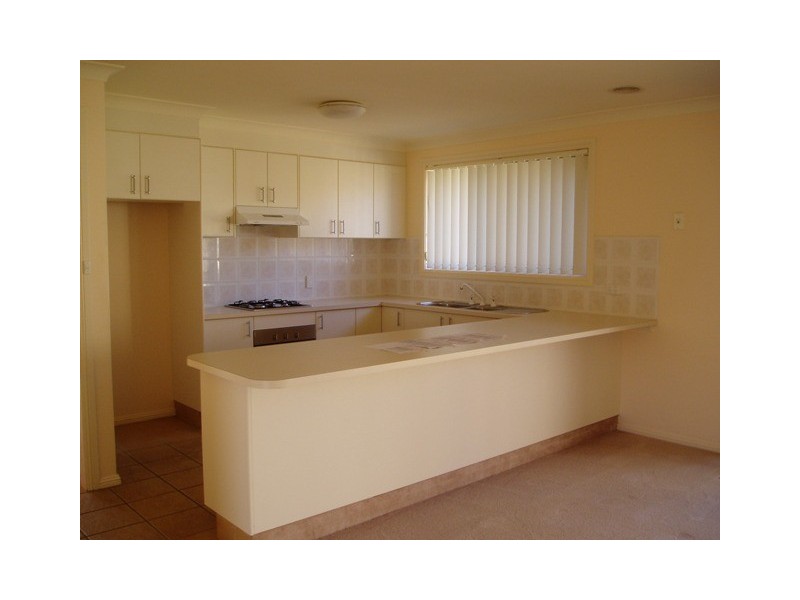 33 Roselawn Drive, Orange NSW 2800