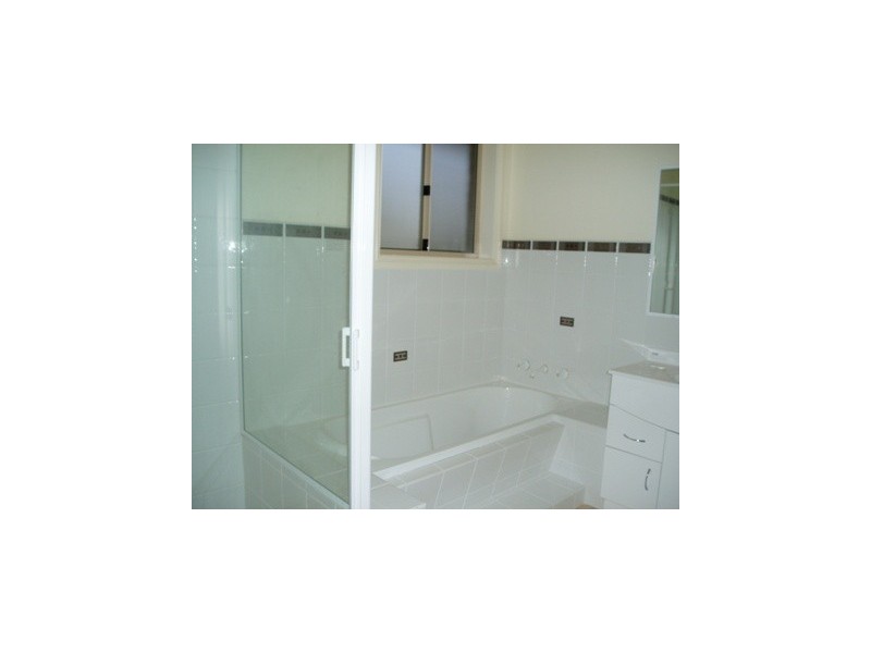 33 Roselawn Drive, Orange NSW 2800