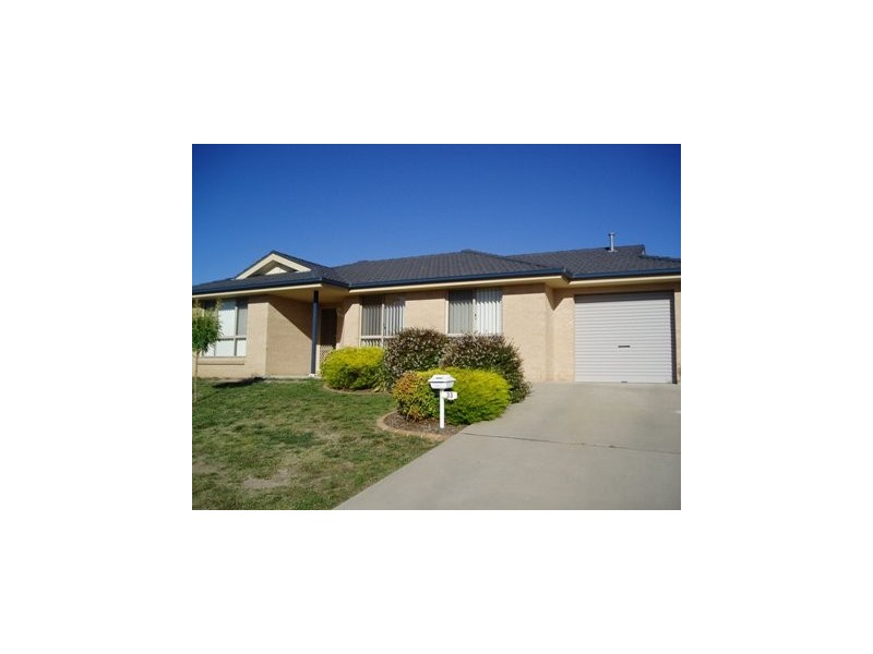 33 Roselawn Drive, Orange NSW 2800