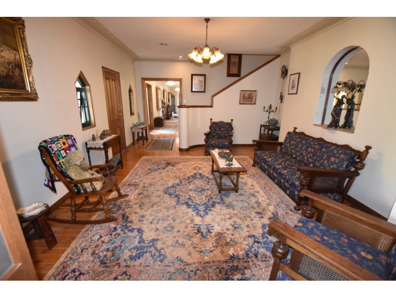 82 Molong Road, Orange NSW 2800