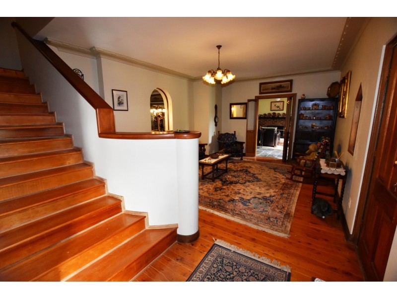 82 Molong Road, Orange NSW 2800