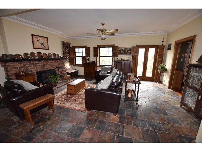 82 Molong Road, Orange NSW 2800