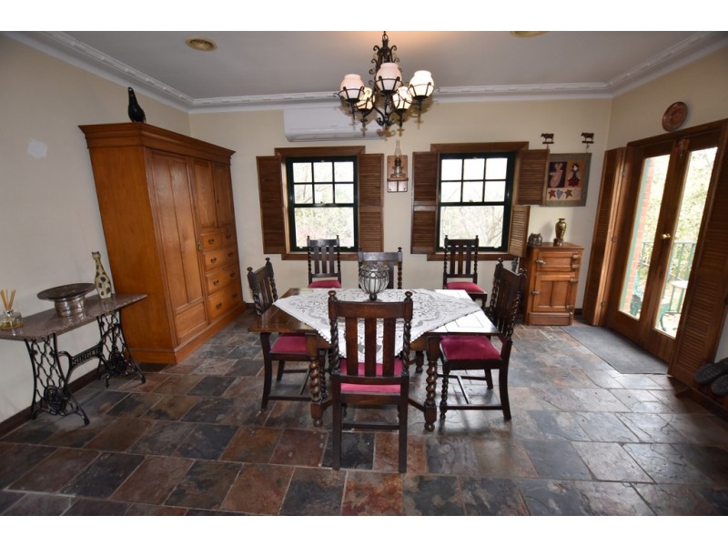 82 Molong Road, Orange NSW 2800