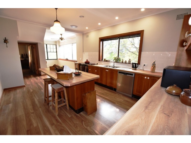 82 Molong Road, Orange NSW 2800