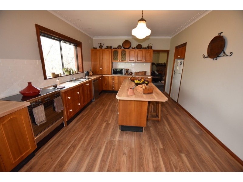 82 Molong Road, Orange NSW 2800