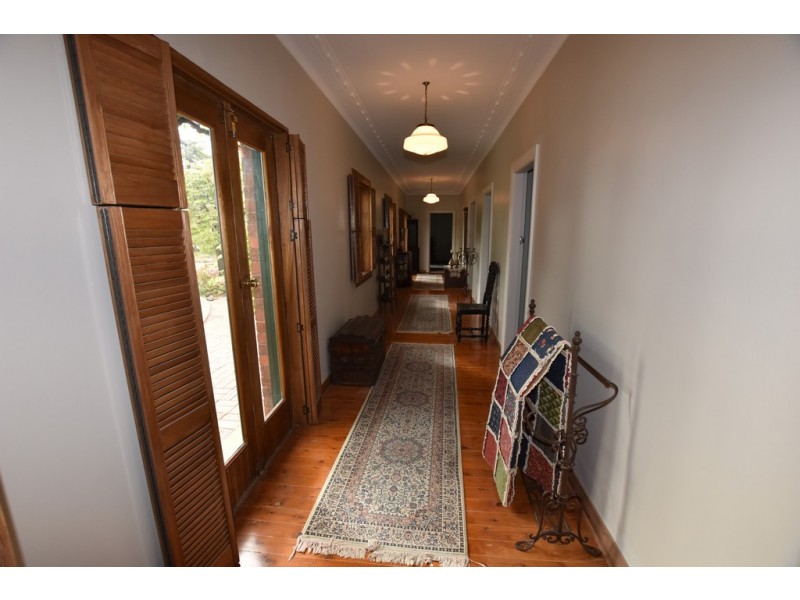 82 Molong Road, Orange NSW 2800